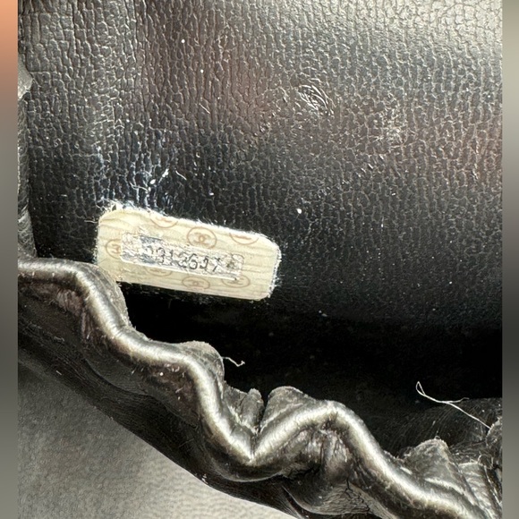 Chanel-Authentic-CC Logo bicolore Black Lambskin Leather Vanity Case - Picture 6 of 10